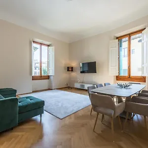 5 Min Duomo Magnificent Apartment