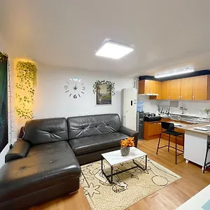 Villa Newly Renovated Spacious 2 Bedroom Unit In Hbc #1, Séoul